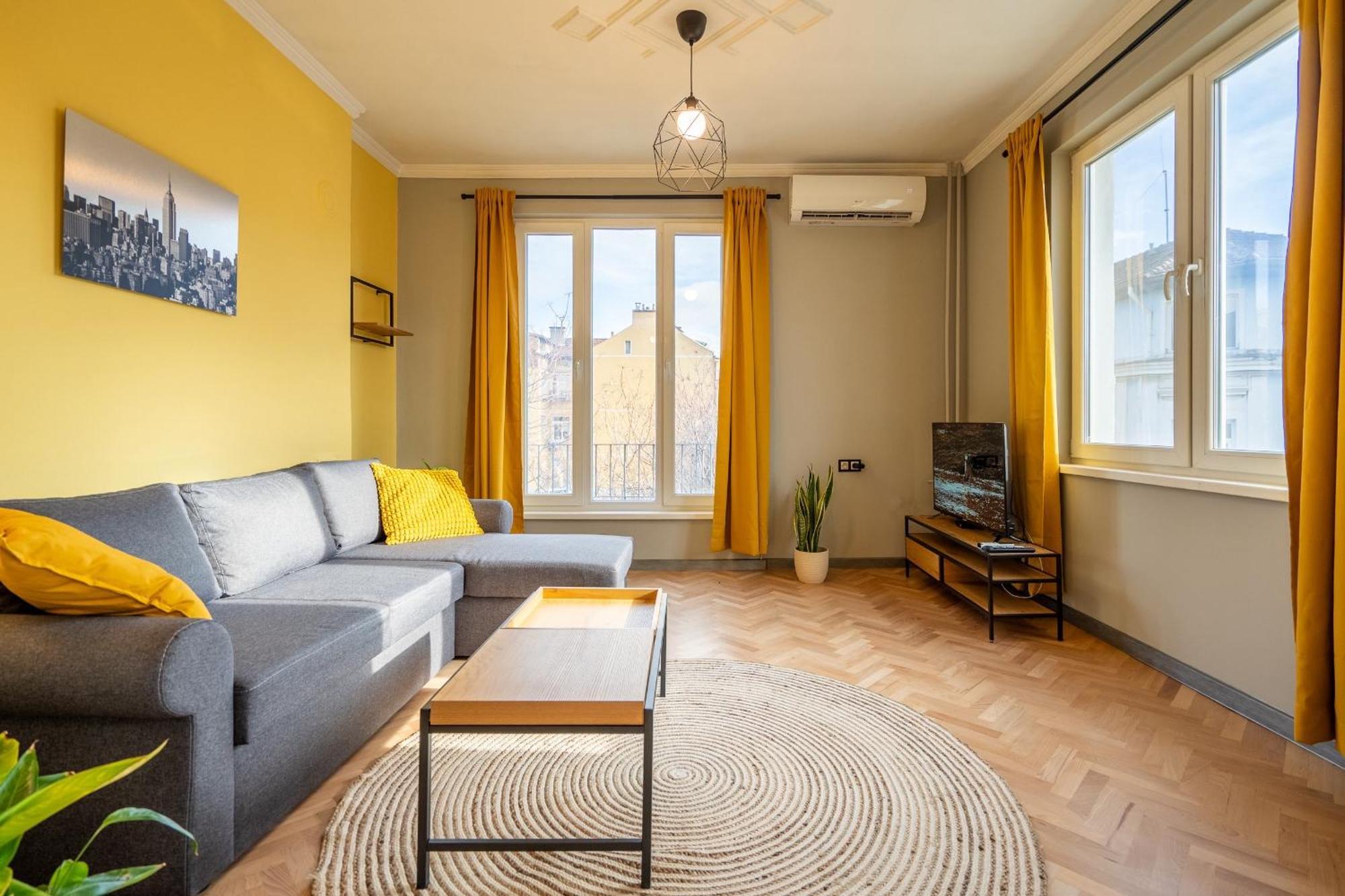 Golden Glow Apartemen Sofia