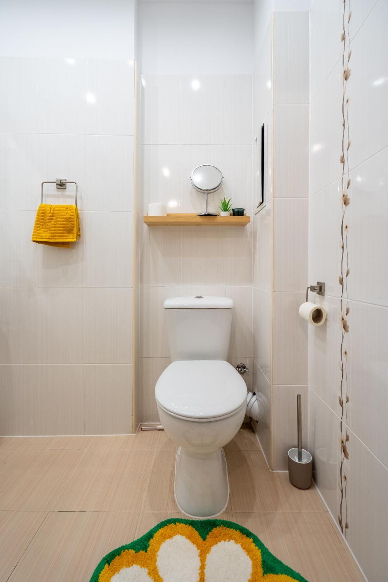 Golden Glow Apartemen *