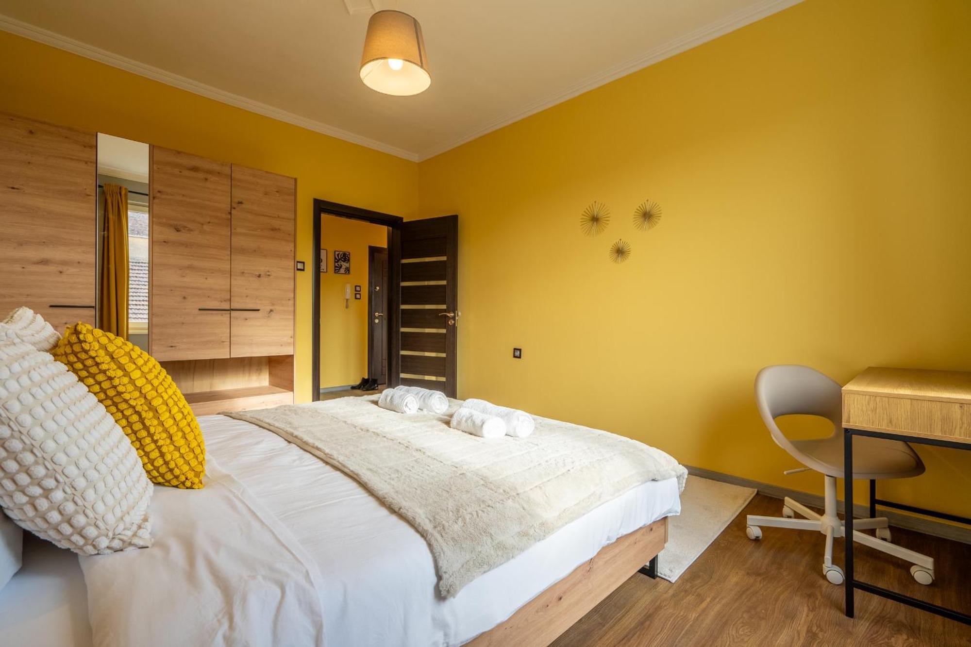 Golden Glow Appartement *