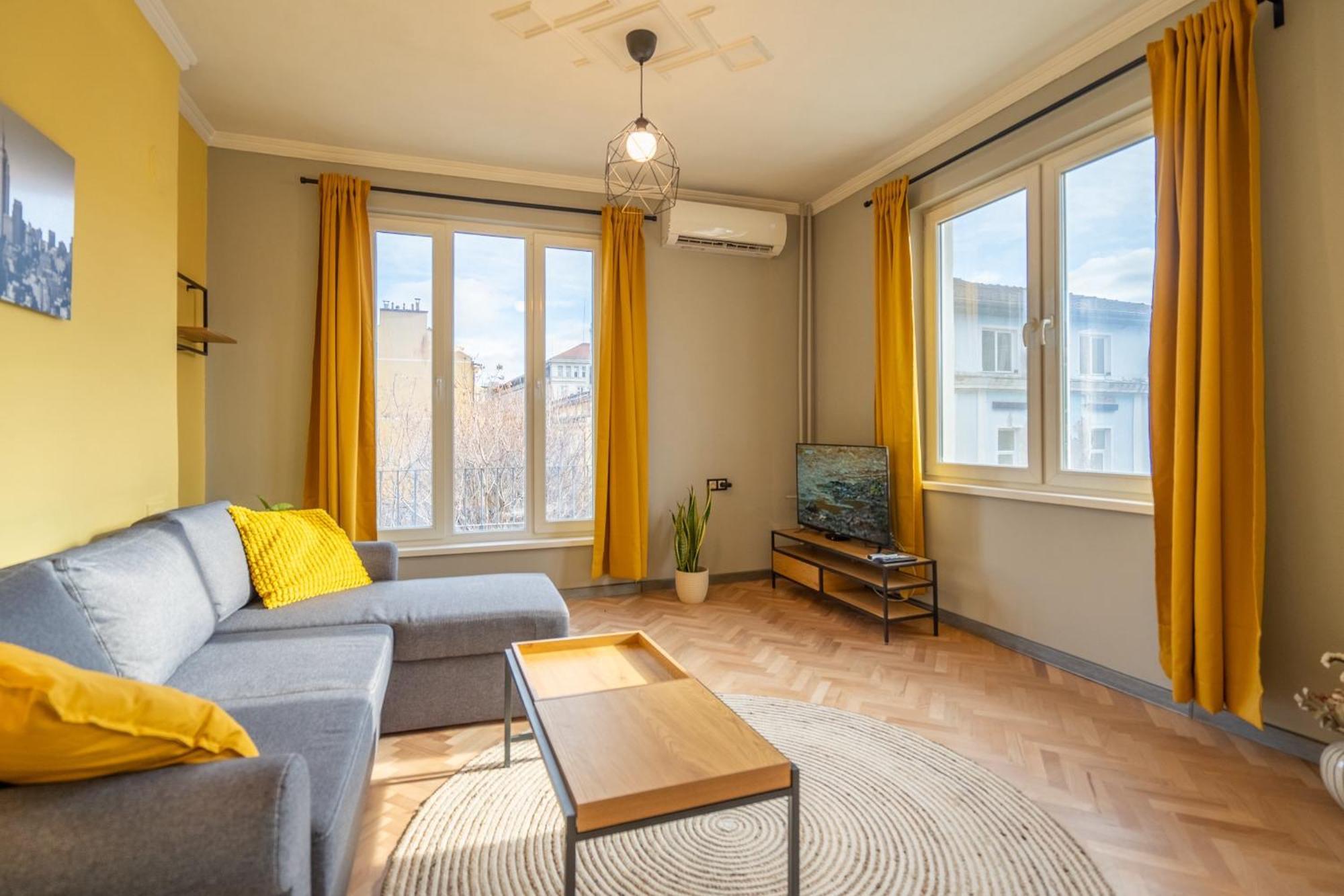 Golden Glow Appartement *