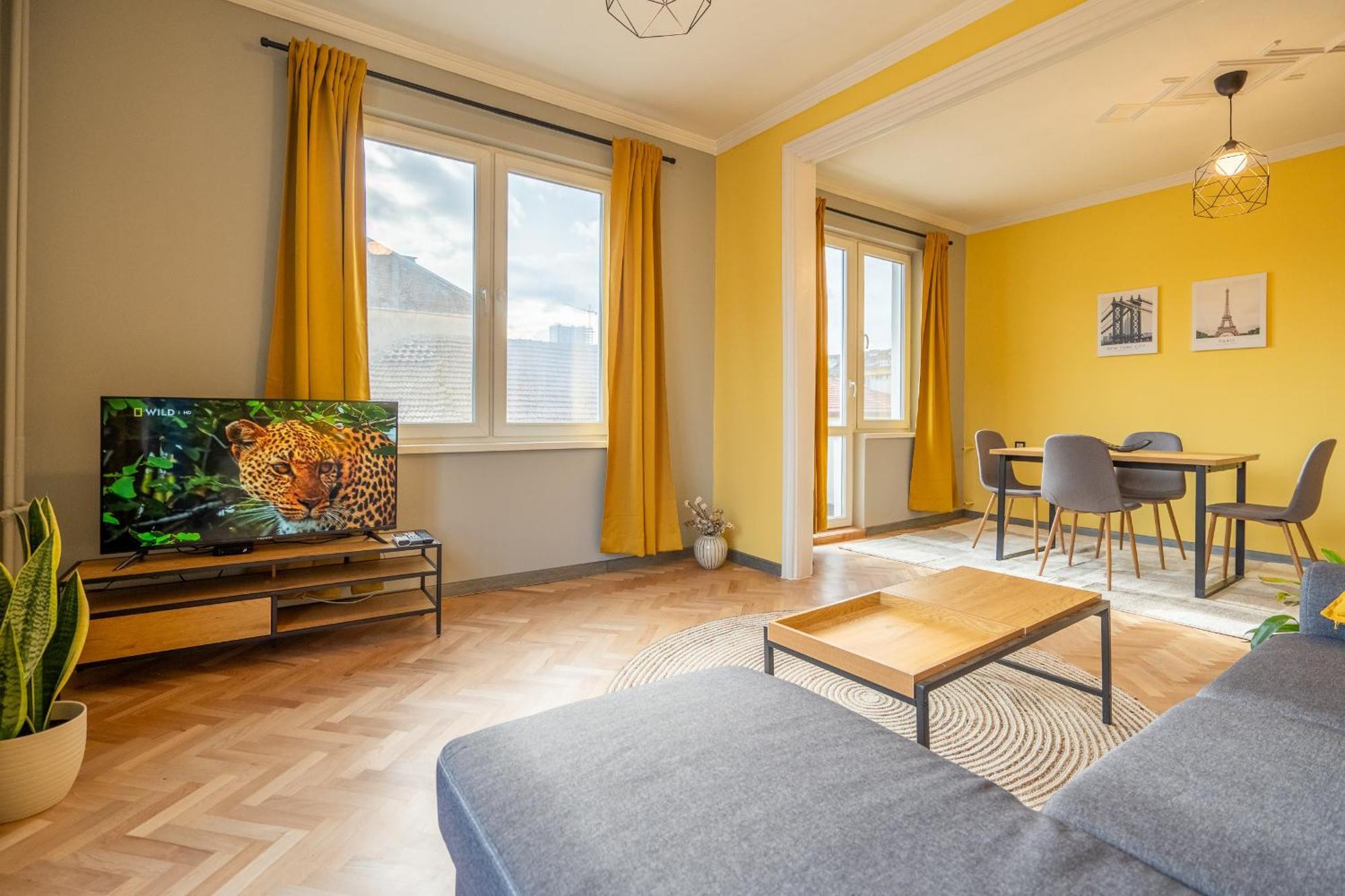 Golden Glow Appartement *