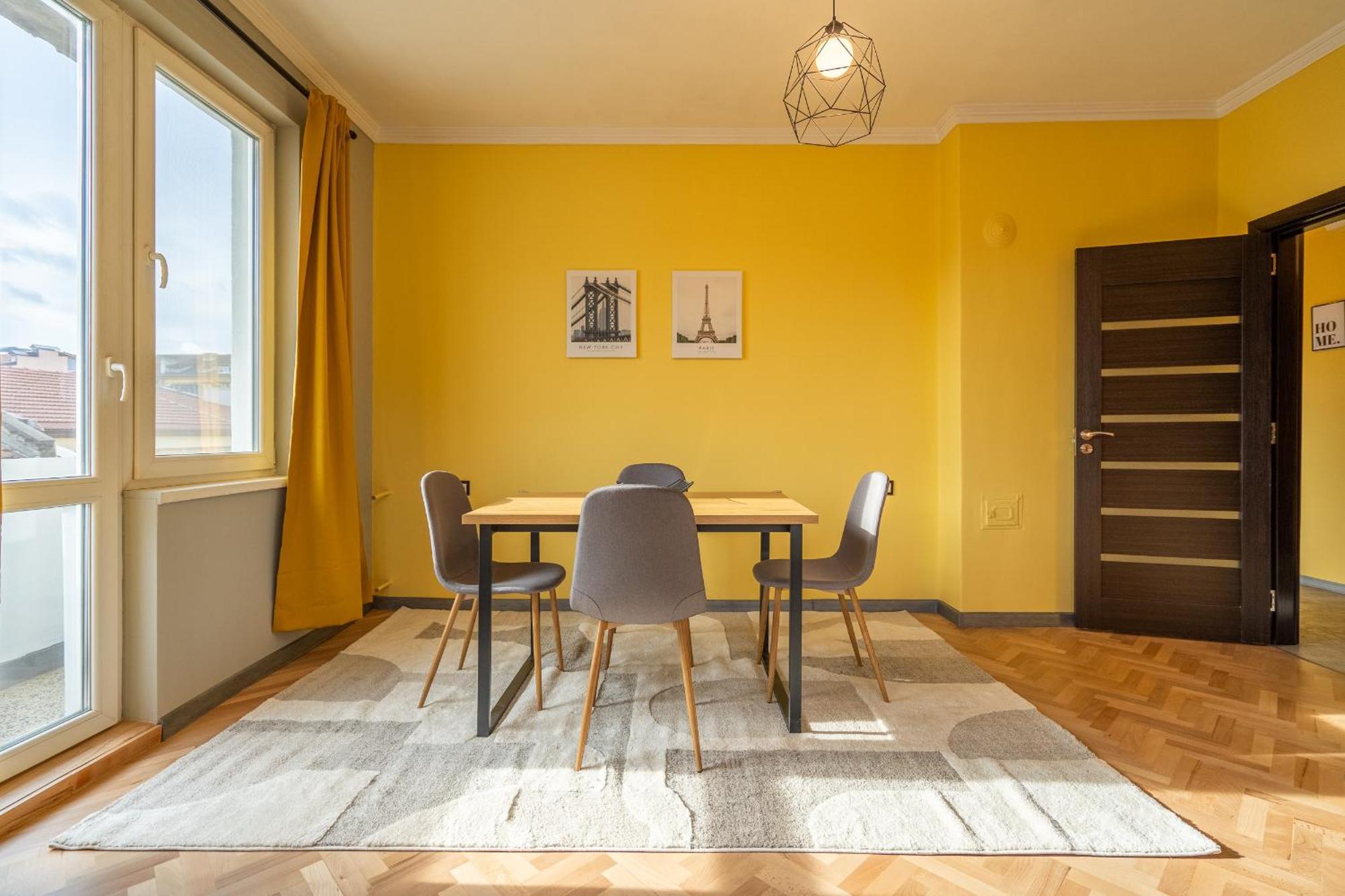 Golden Glow Appartement *